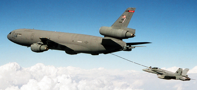 A KC-10 refuels a US Navy F/A-18 Hornet using the probe and drogue refueling system